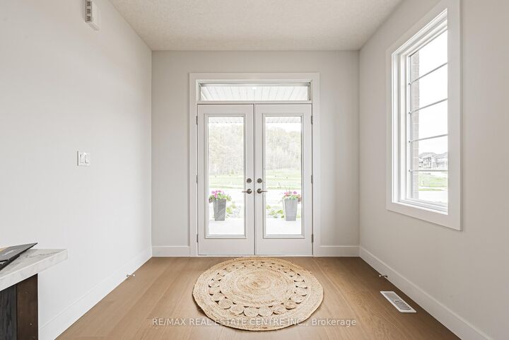 Property Photo:  546 Benninger Drive  ON N2E 0C9 