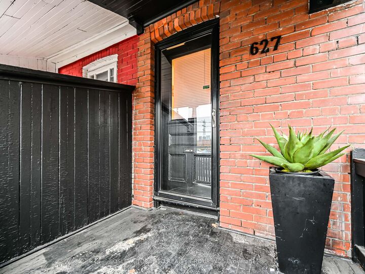 Property Photo:  627 Dupont Street  ON M6G 1Z3 