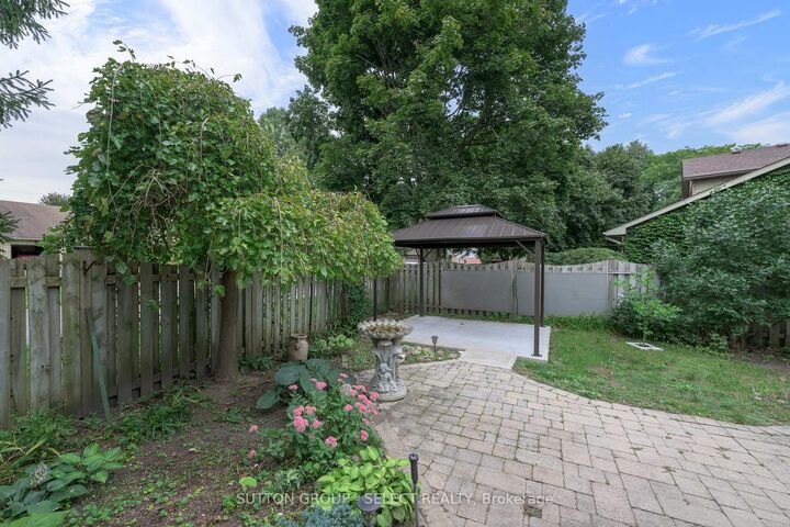 Property Photo:  1000 Griffith Street  ON N6K 3Z4 