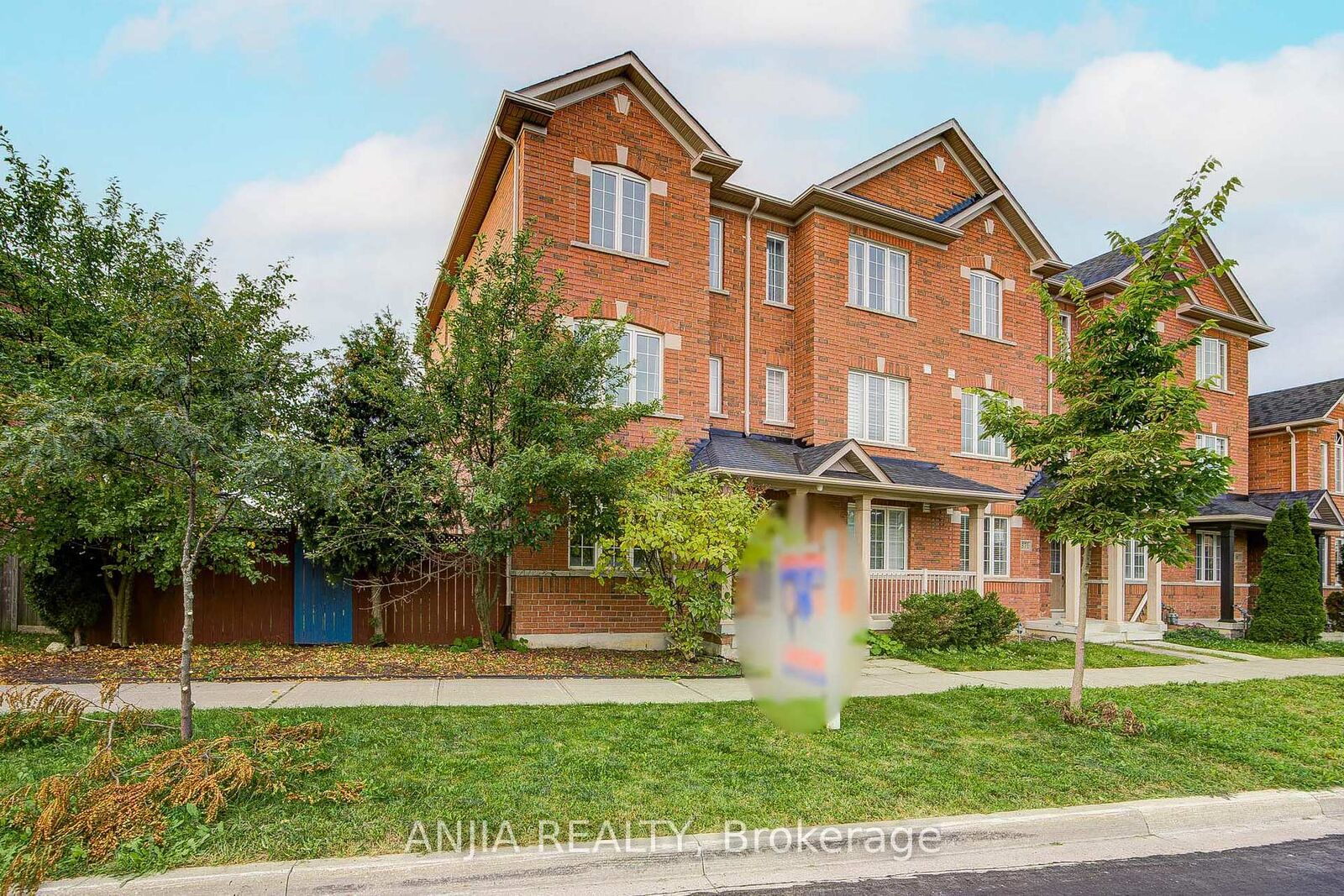 Property Photo: 375 White's Hill Avenue ON L6B 0J3