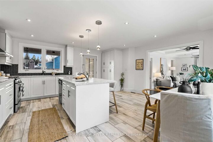 Property Photo:  131 John Street E Upper  ON L1N 2T4 