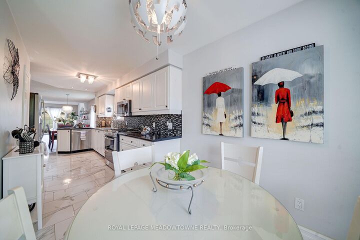 Property Photo:  494 Flagstone Court  ON L1K 2Z7 