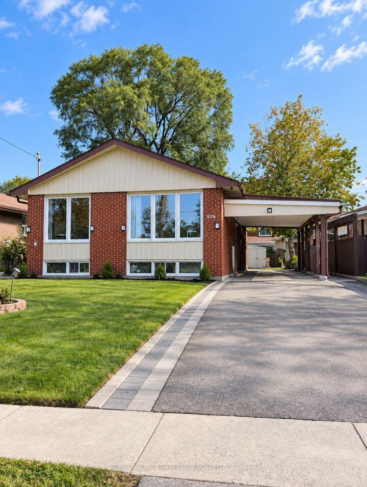 Property Photo:  826 Brimorton Drive  ON M1G 2S9 