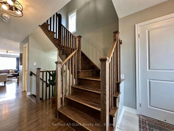 Property Photo:  9 Briarwood Avenue  ON K9V 0M1 