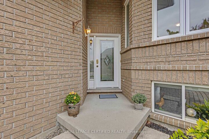 Property Photo:  50 Briarose Place  ON L9C 7V3 