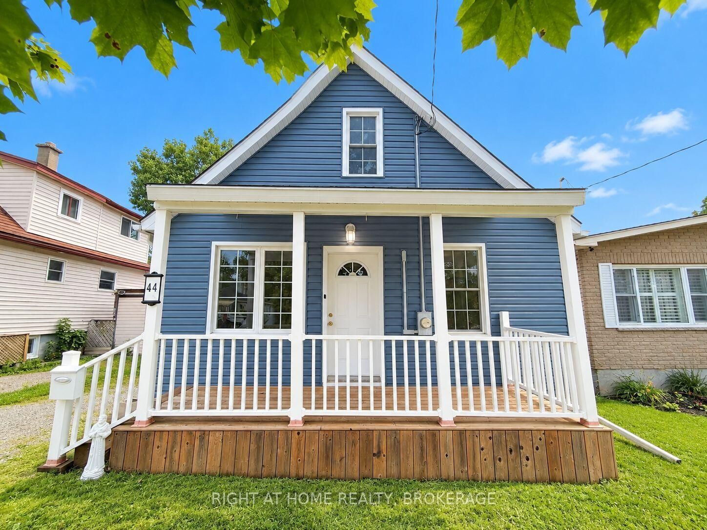 Property Photo: 44 Cumming Street ON L2S 1H9