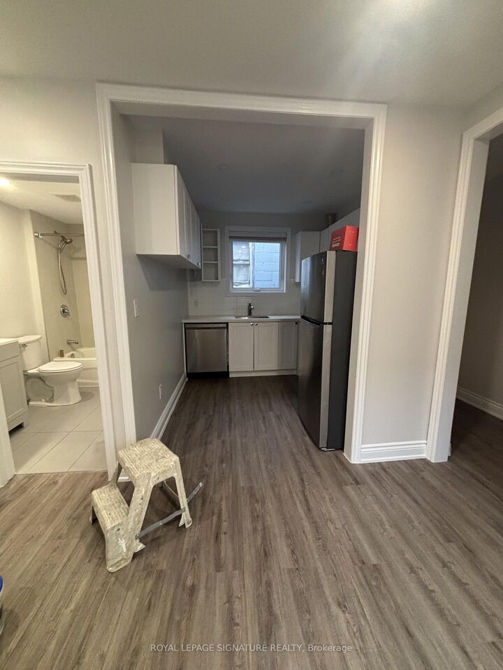 Property Photo:  3289 Lakeshore Boulevard W 2  ON M8W 1M8 
