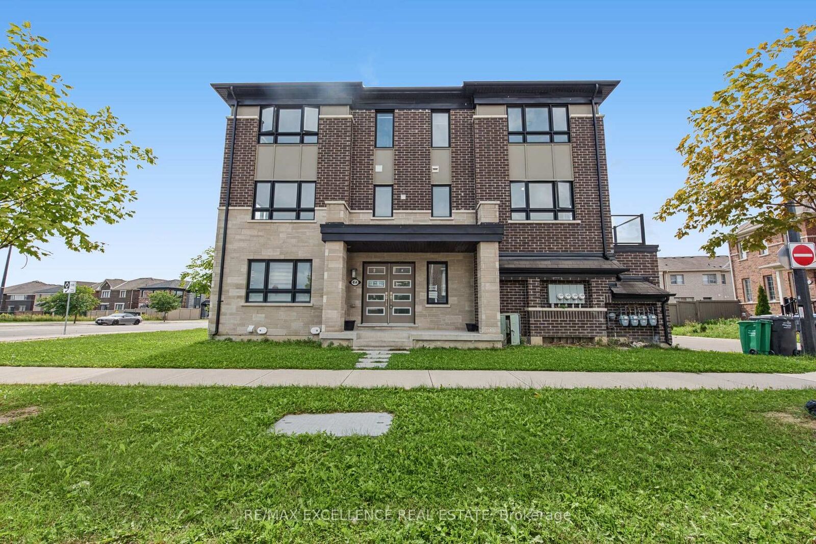 Property Photo:  454 Remembrance Road  ON L7A 5E2 