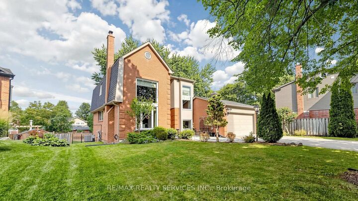 Property Photo:  319 Dingle Court  ON L7E 4T2 