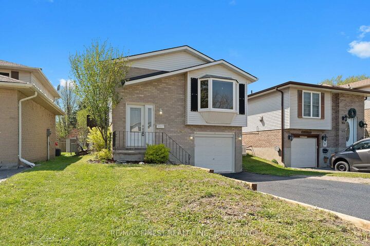 Property Photo:  102 Grenadier Drive  ON K7K 6E9 