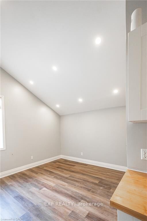 Property Photo:  70 Victoria Avenue S #2  ON L8N 2S7 