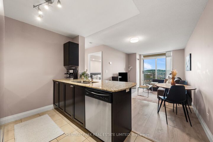 Property Photo:  73 King William Crescent 701  ON L4B 0C2 