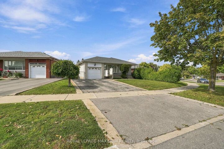 Property Photo:  35 Norfield Crescent  ON M9W 1X5 