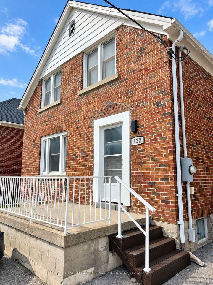 Property Photo:  132 Bridgeport Road E Upper  ON N2J 2K4 