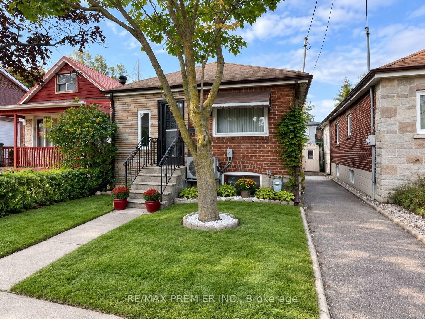Property Photo:  34 Rutherford Avenue  ON M6M 2C6 