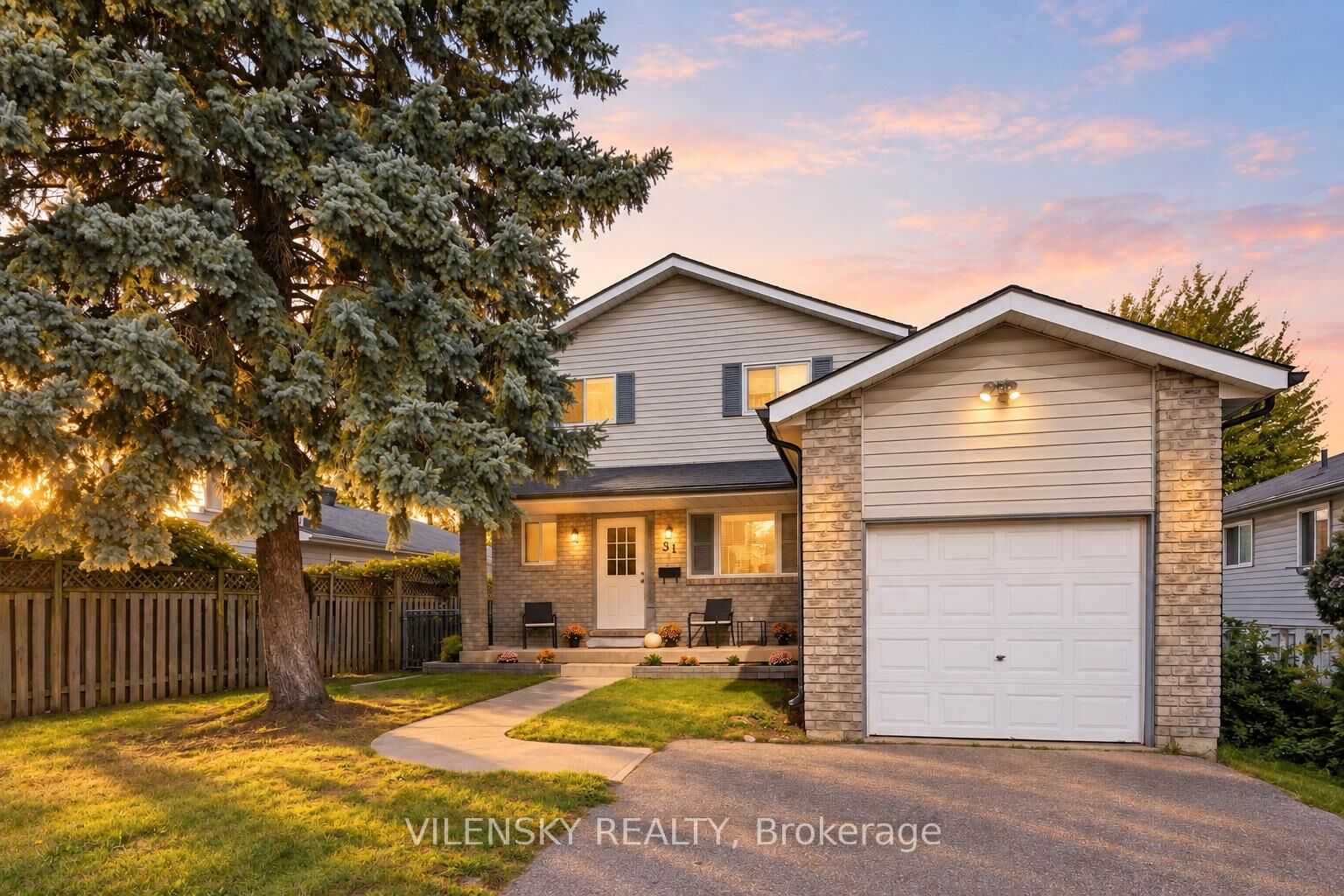 Property Photo: 51 McConkey Place ON L4N 6H4