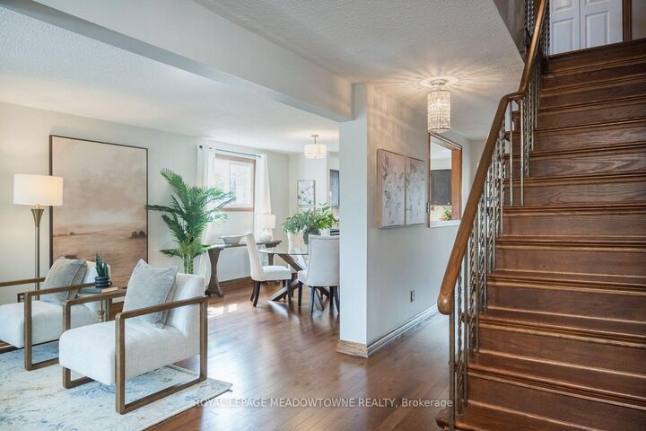 Property Photo:  584 Hayward Crescent  ON L9T 4W7 