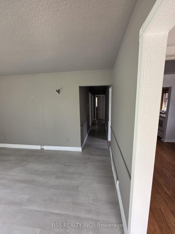 Property Photo: 88 Southampton Drive ON M1K 4V7