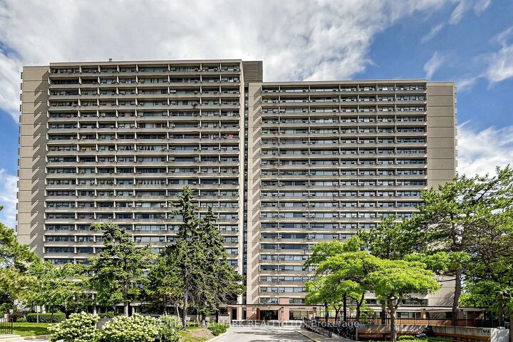 Property Photo:  100 Leeward Glenway 1512  ON M3C 2Z1 