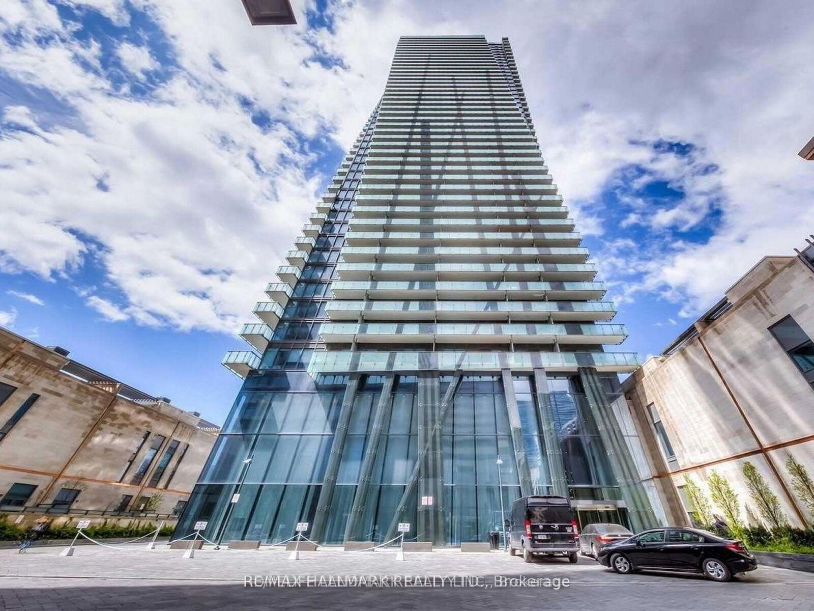 Property Photo: 65 St Mary Street 2210 ON M5S 0A6