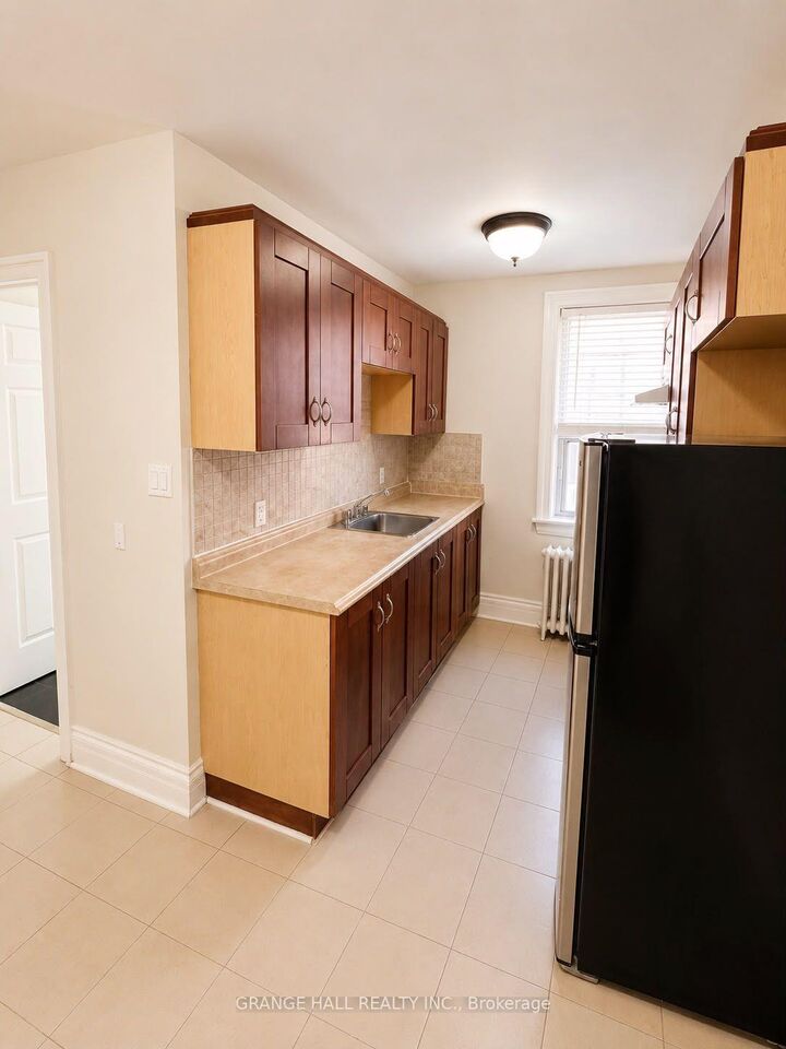 Property Photo:  229 Vaughan Road 22  ON M6C 2S5 