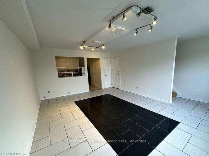 Property Photo: 3071 Hurontario Street 1 ON L5A 4E4