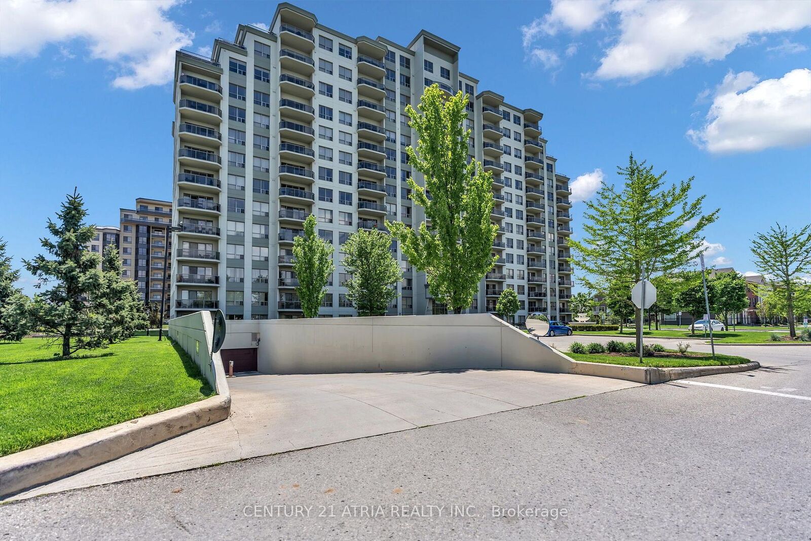 Property Photo:  1030 Coronation Drive 1014  ON N6G 0G5 