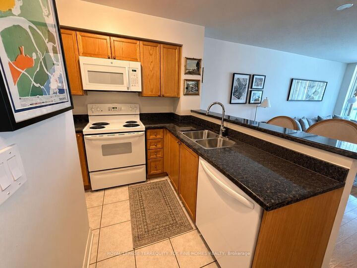 Property Photo:  109 Front Street E 446  ON M5A 4P7 