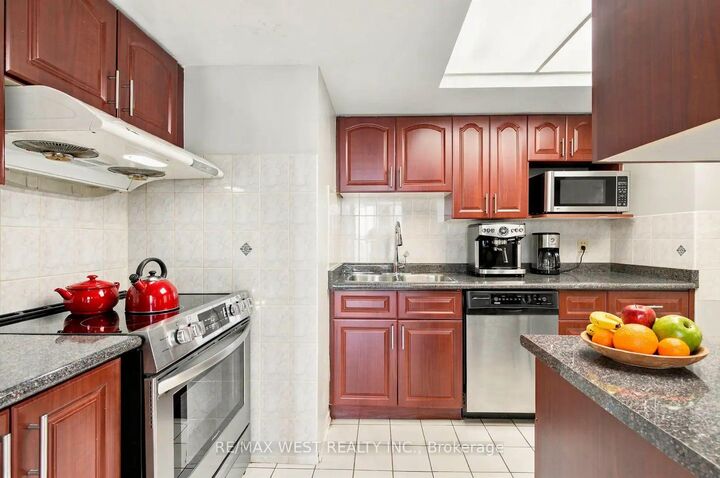 Property Photo:  4470 Tucana Court 907  ON L5R 3K8 