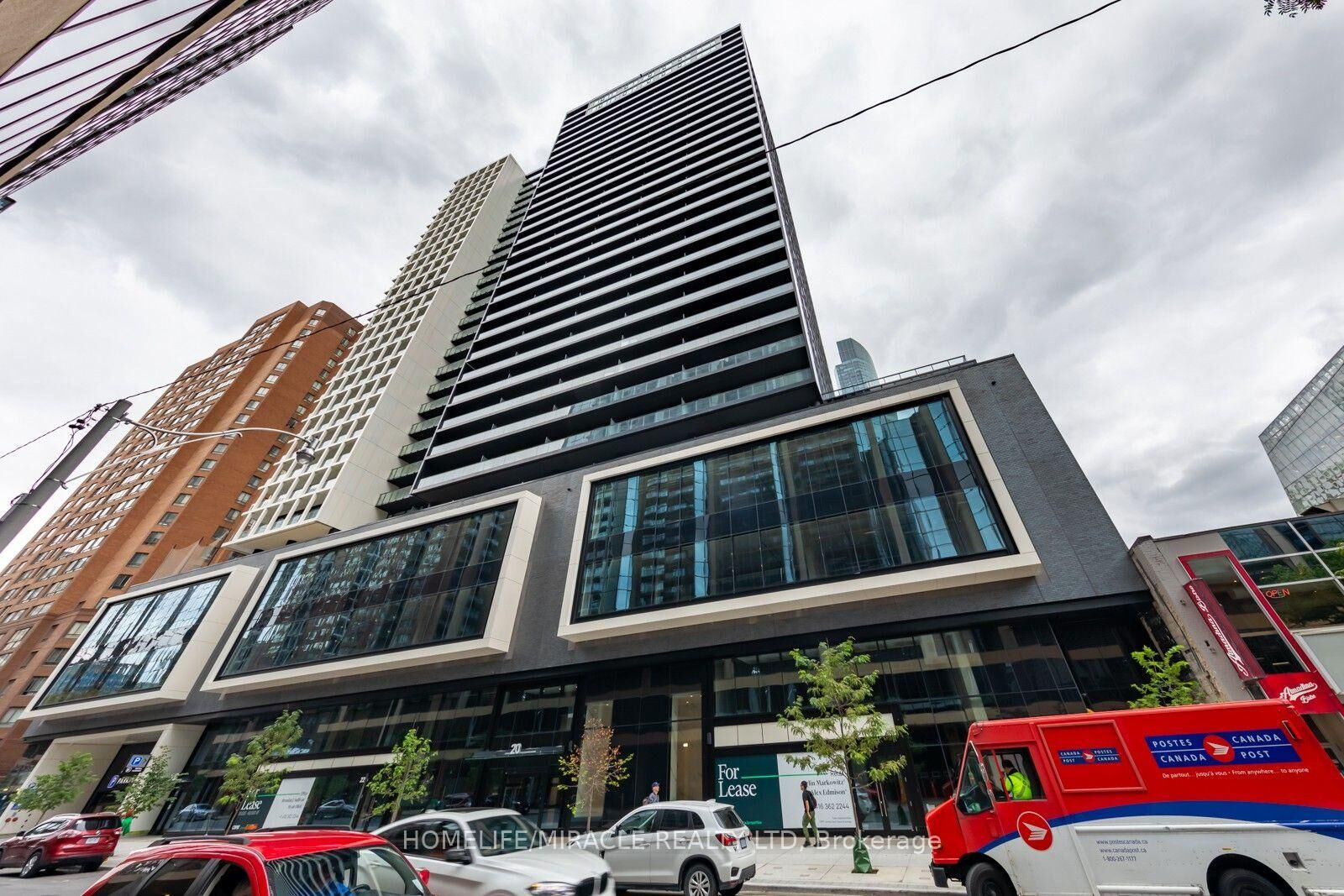 Property Photo:  20 Edward Street 1422  ON M5G 1C9 