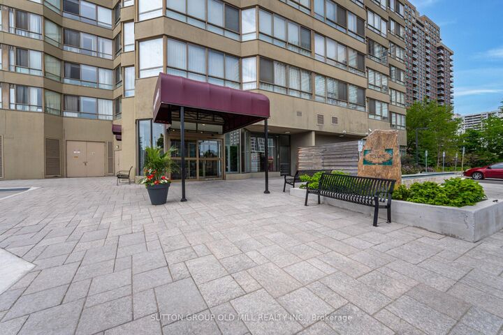 Property Photo:  3605 Kariya Drive 1812  ON L5B 3J4 