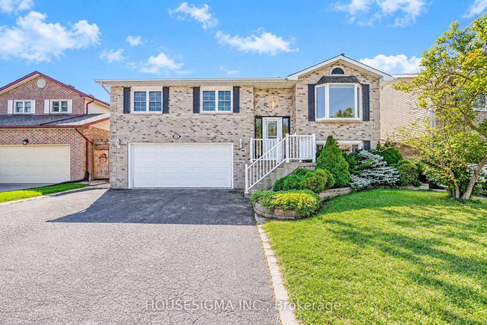 Property Photo:  42 Cherry Blossom Crescent  ON L1E 1G7 