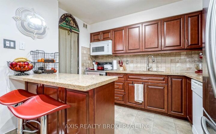 Property Photo:  364 The East Mall Street 322  ON M9B 6C5 