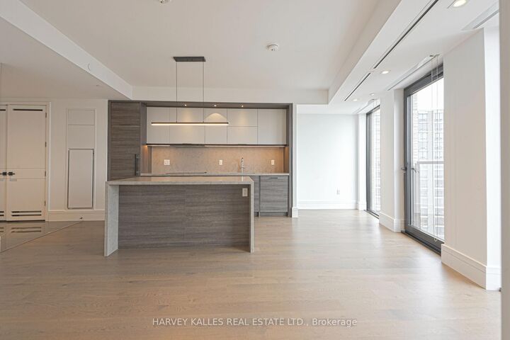 Property Photo: 215 Lonsdale Road 1508 ON M4V 1W7