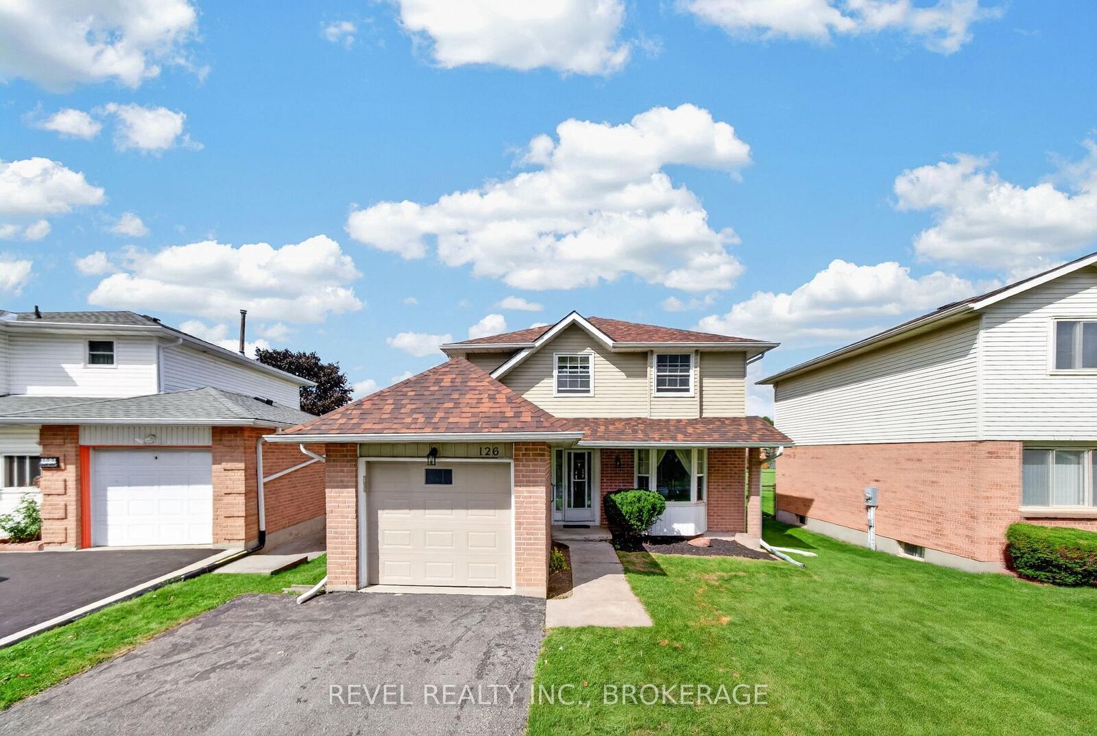 Property Photo:  126 Grenadier Drive  ON K7K 6E9 