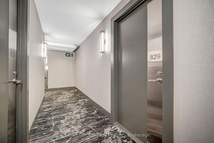 Property Photo:  8 Telegram Mews 829  ON M5V 3Z5 