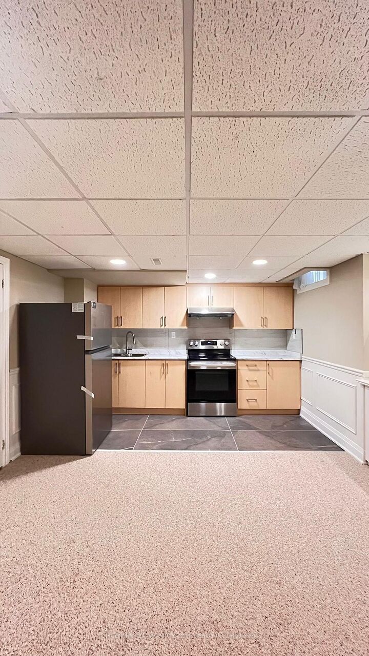 Property Photo: 1534 Hollywell Avenue ON L5N 4P5
