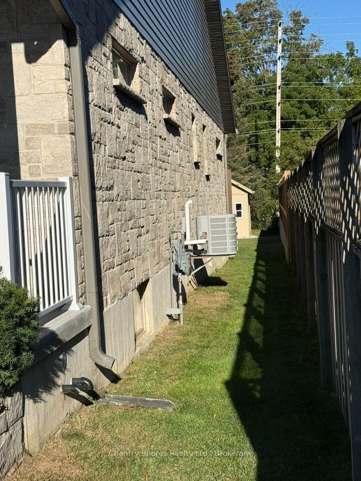 Property Photo:  806 Arlington Street  ON N0H 2C4 