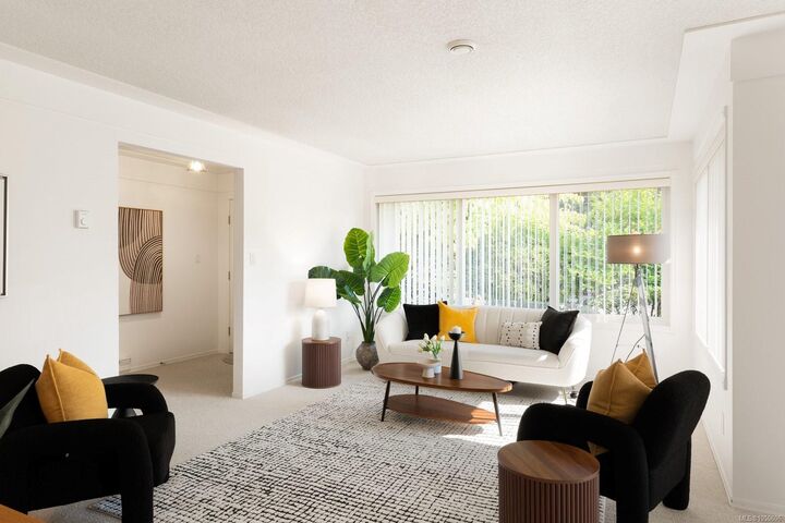 Property Photo:  7436 East Saanich Rd  BC V8M 1W2 