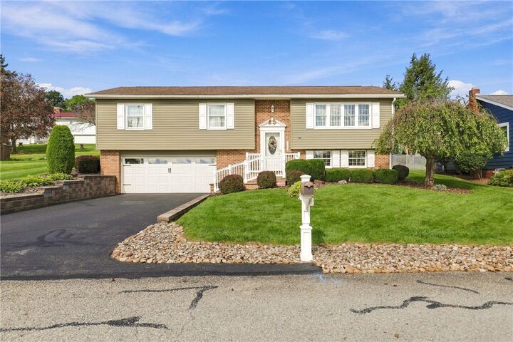 Property Photo:  1316 Maplehurst Dr  PA 15501 