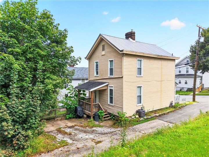 Property Photo: 407 Stanton St PA 15601