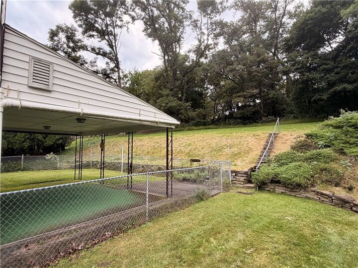 Property Photo: 160 Yellowstone Dr PA 15235
