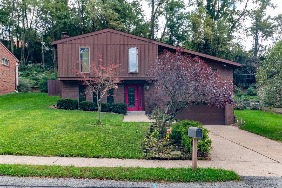 Property Photo:  106 Larchwood Dr  PA 15145 