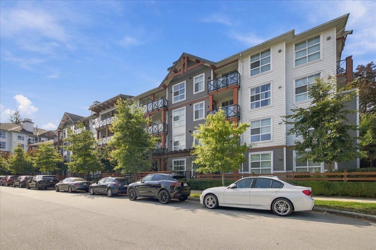 Property Photo:  14550 Winter Crescent 313  BC V4P 0G4 