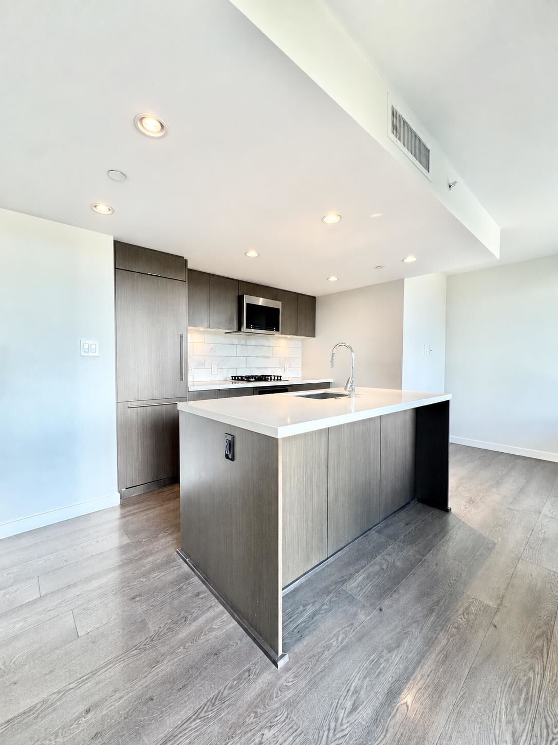Property Photo:  8189 Cambie Street 5xx  BC V6P 0G6 