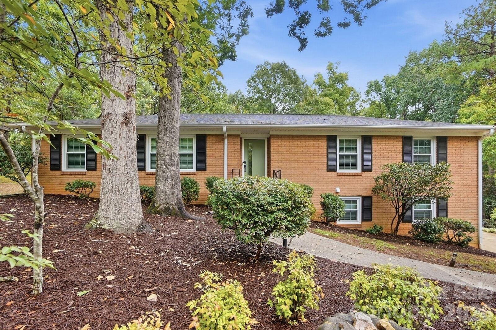 Property Photo: 1814 Summerhill Drive NC 28212