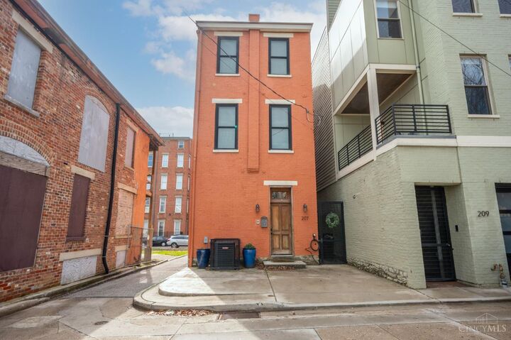 Property Photo: 207 Kemp Alley OH 45202
