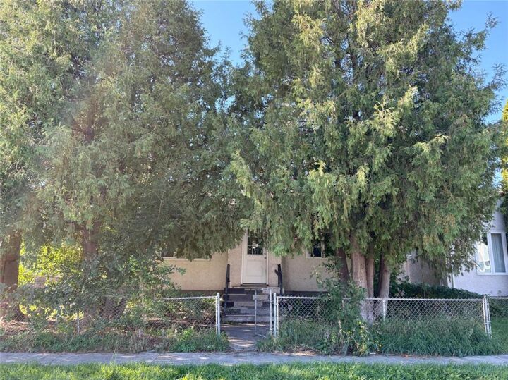 Property Photo:  434 Jamison Avenue  MB R2K 1N0 