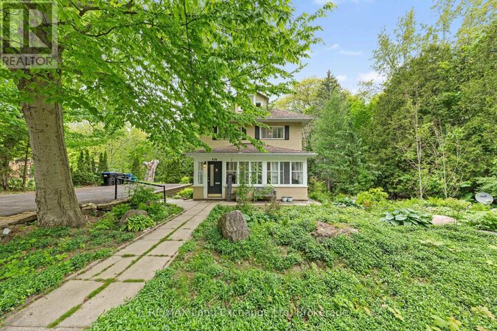 Property Photo:  836 Victoria Street  ON L4R 1B6 