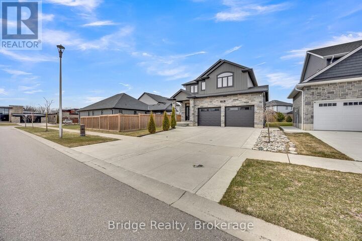 Property Photo:  256 Tamarack Boulevard  ON N4S 0E2 